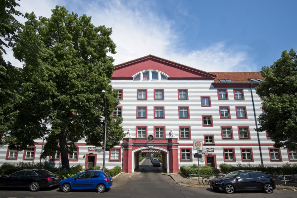 Schillerhof II–III